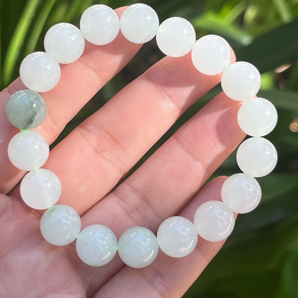 10mm stretchable Tianshan jade bracelet‎ - Picture 4 of 9